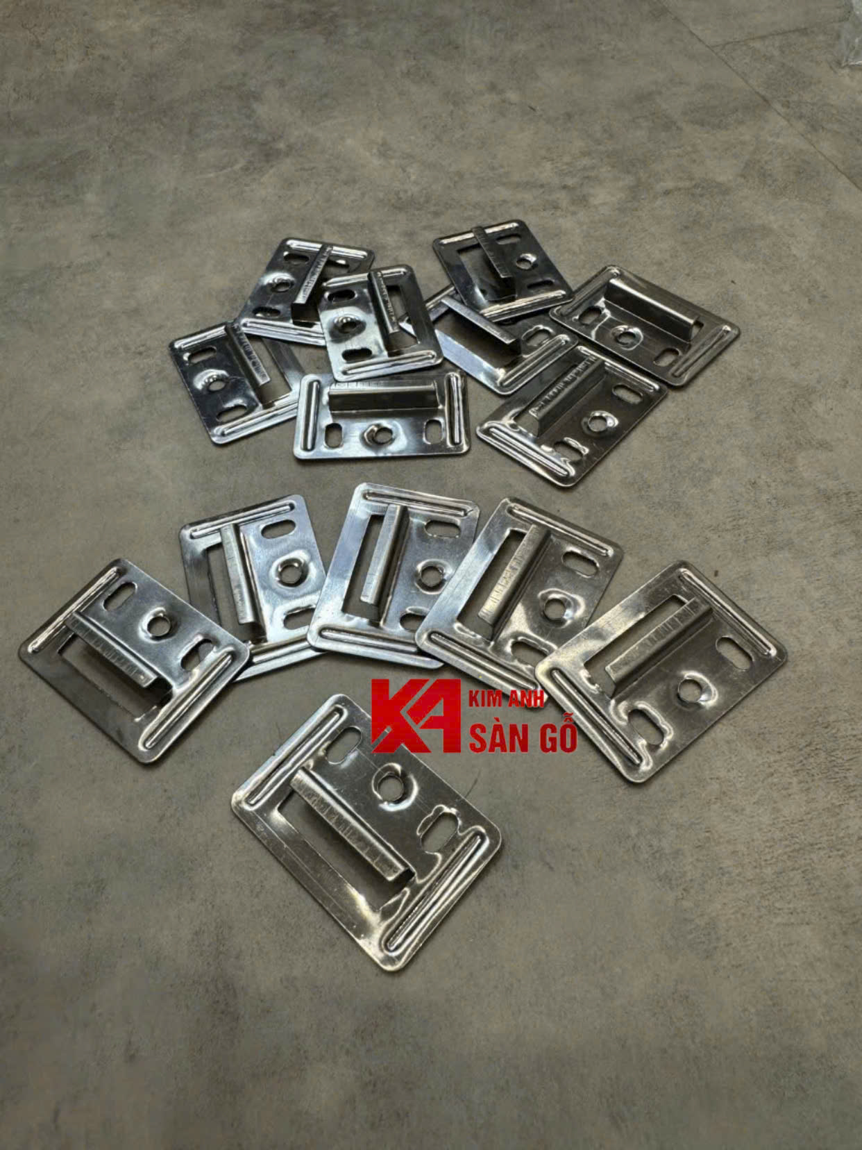 Ke Inox Thi Công Tấm Nhựa