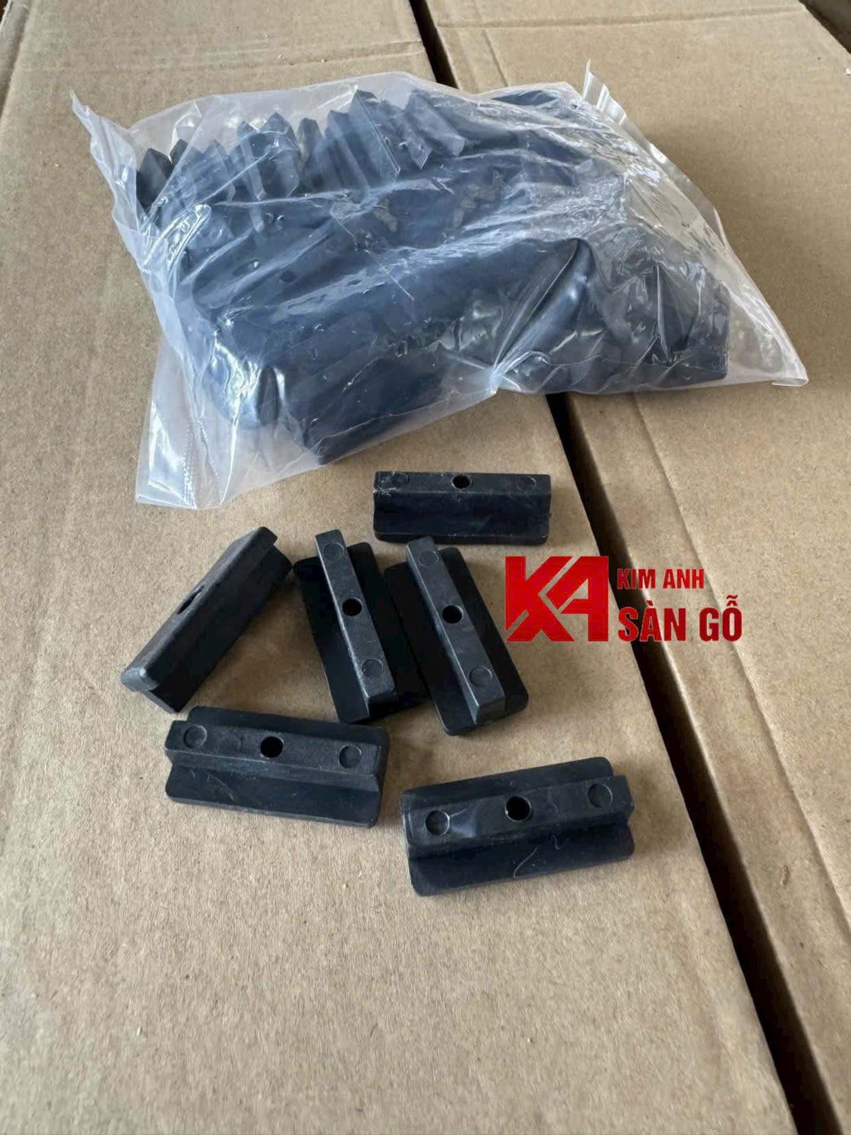 Chốt Nhựa Thi Công Sàn Gỗ Nhựa